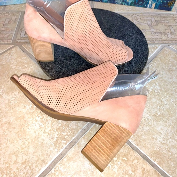 Worn 1X Cole Haan SHILOH peep top stacked heel women’s leather booties size 9.5 - Picture 4 of 17